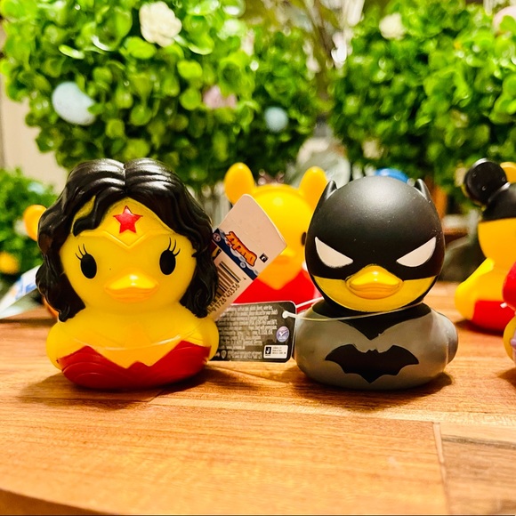 NEW Disney Official Duckz Wonder Woman Duck Collectible - Picture 5 of 9